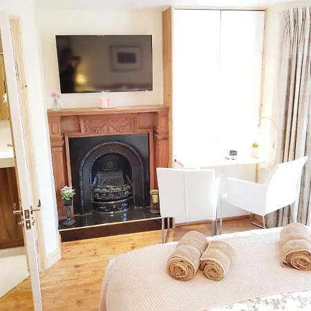 Pretty Maida Vale Apartments London Room photo
